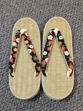 Japanese Straw Floral Black Strap Tatami-Style Sandals
